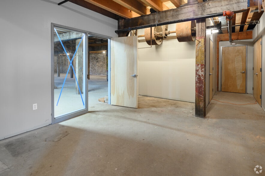 More Photos Of 21 Clark St, Trenton Unknown For Lease