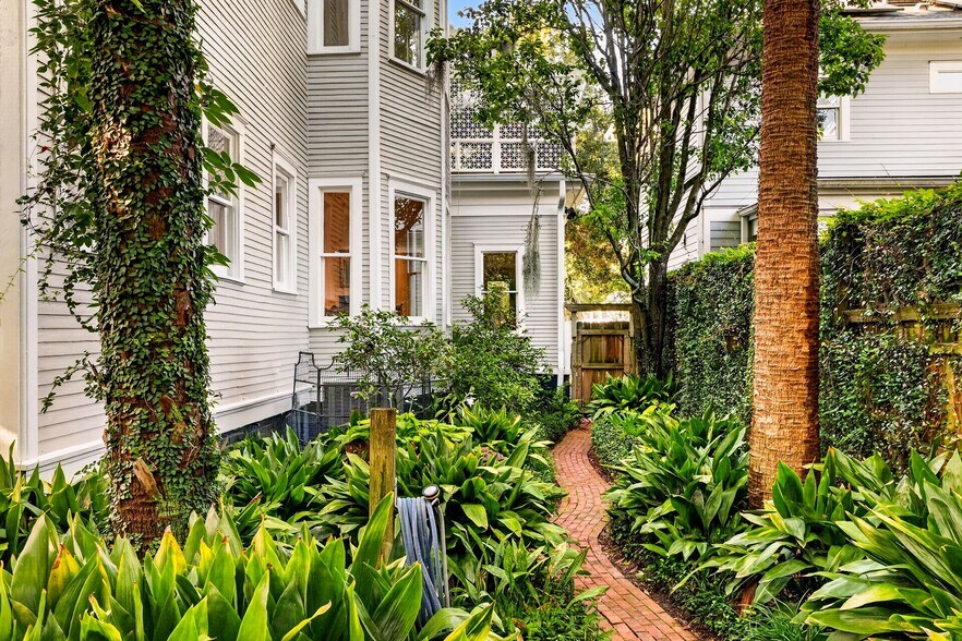 More Photos Of 107 E 35th St, Savannah Office For Sale