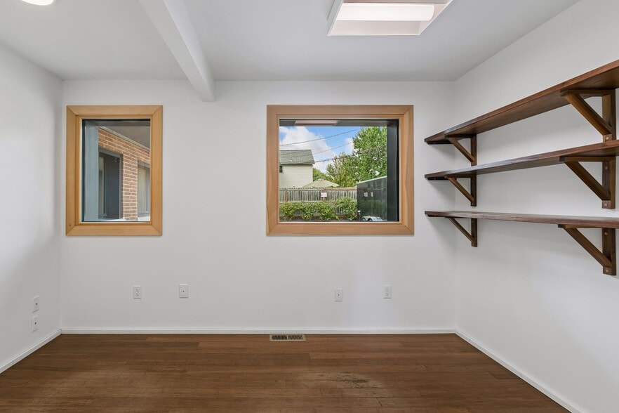 More Photos Of 901 NE 23rd Ave, Saint Anthony Office For Sale