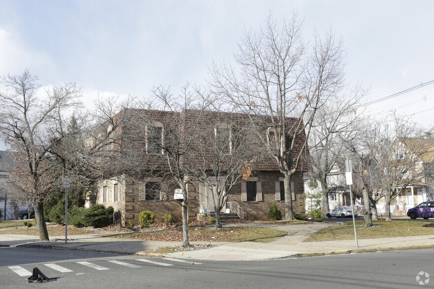 More Photos Of 100 Grove St, Elizabeth Medical For Lease