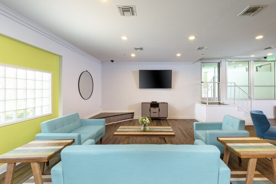 More Photos Of 7230 Franklin Ave, Los Angeles Apartments For Sale