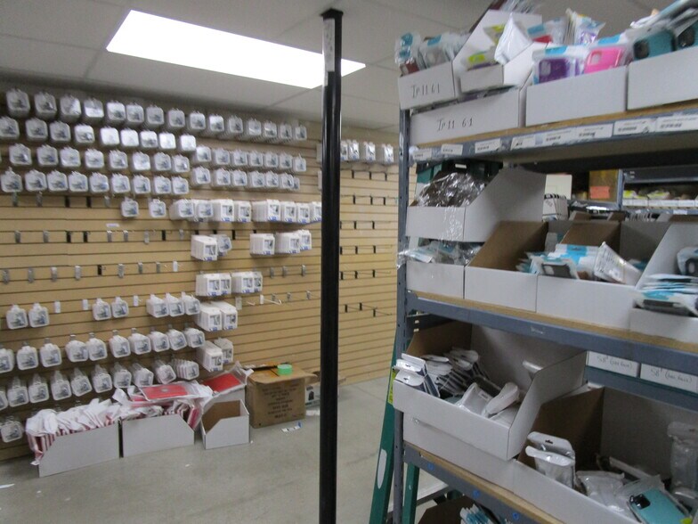 More Photos Of 11211 180 St NW, Edmonton Flex For Sale