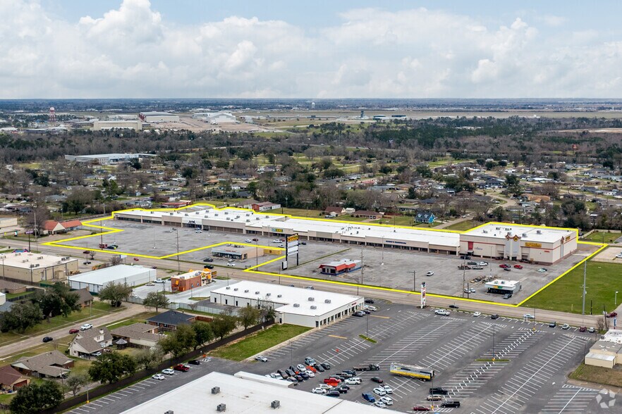More Photos Of 3005-3147 Gertsner Memorial Dr, Lake Charles Storefront For Sale