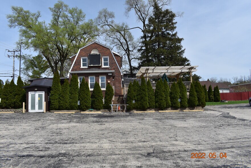 More Photos Of 1209 Lisle Plz, Lisle Bar For Lease