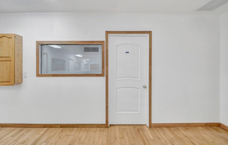 More Photos Of 830 S Main St, Santa Ana Freestanding For Sale