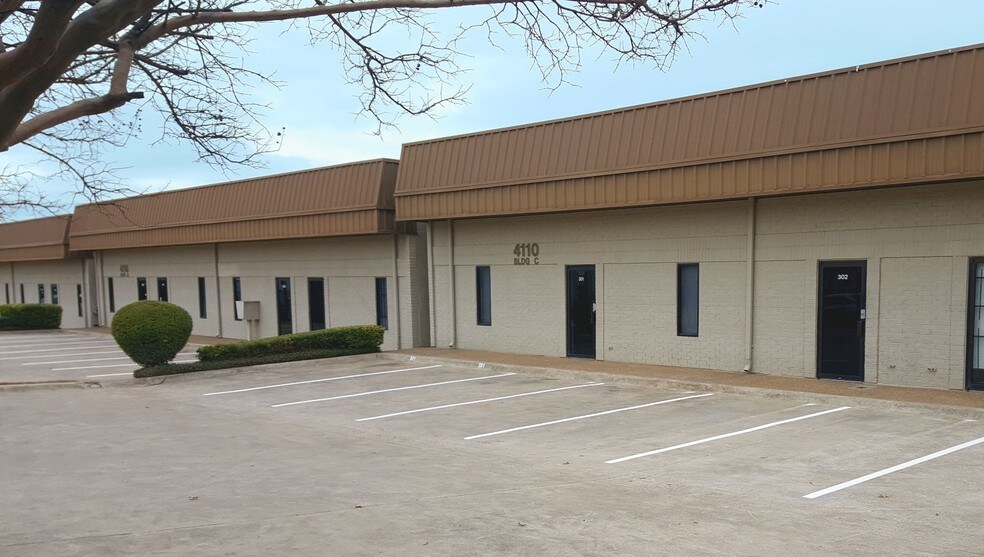 More Photos Of 4110 Cedar Lake Dr, Dallas Light Distribution For Lease