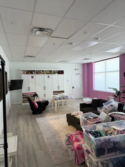 More Photos Of 650 Industry Way, Prosper Showroom For Lease