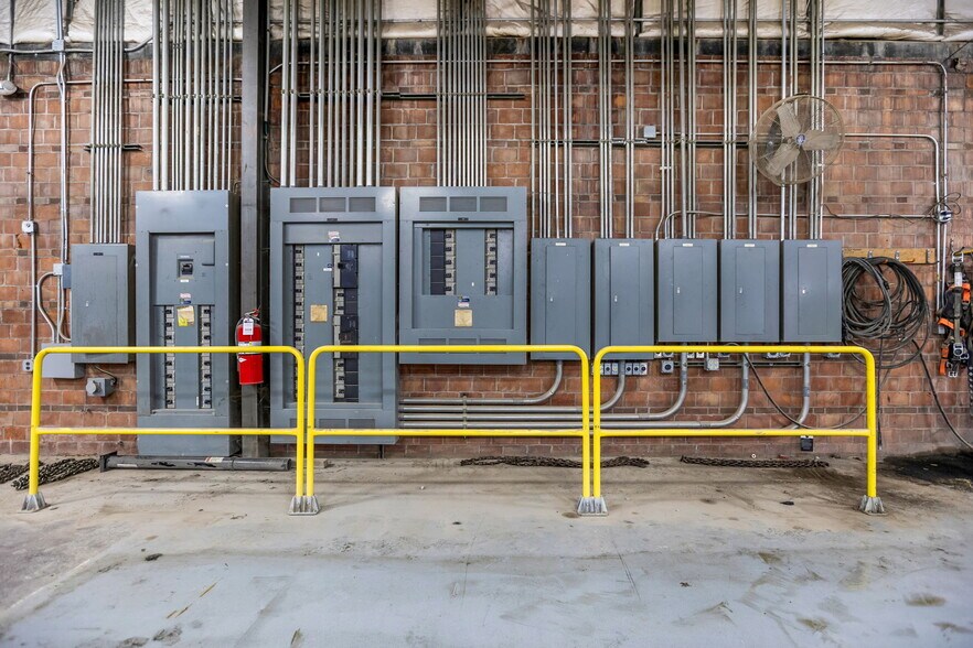 More Photos Of 808 Rhoads Ave, Columbus Warehouse For Sale