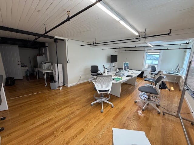 More Photos Of 100 Felton St, Waltham Light Distribution For Sale