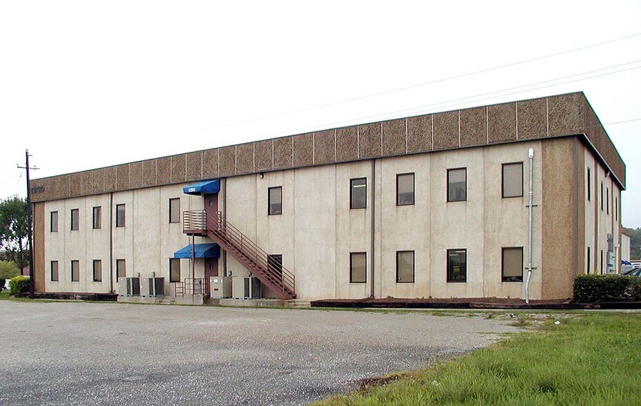 More Photos Of 13720 E 42nd Ter, Independence Office For Lease