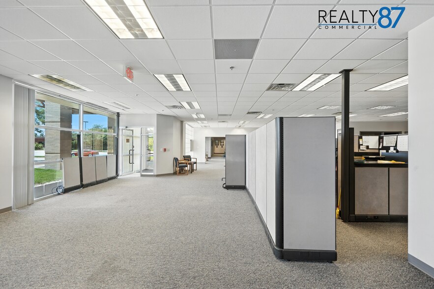 More Photos Of 4050 River Center Ct NE, Cedar Rapids Office For Lease