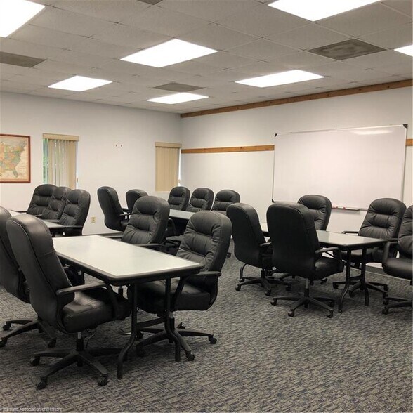 More Photos Of 7 Lykes Rd, Lake Placid Office For Lease