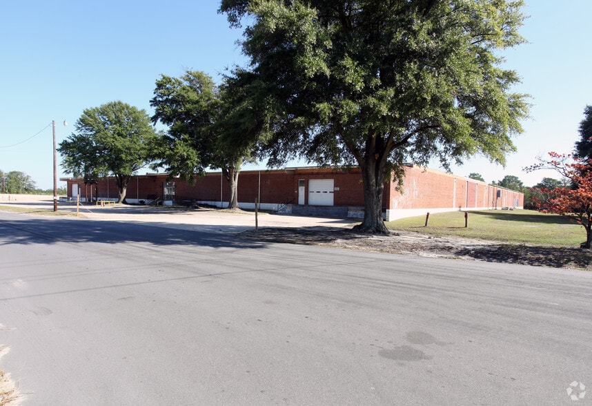 More Photos Of 100 Ivan Dr, Fayetteville Warehouse For Lease