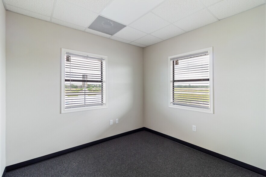 More Photos Of 4084 Gulfstream Dr, Bryan Warehouse For Sale