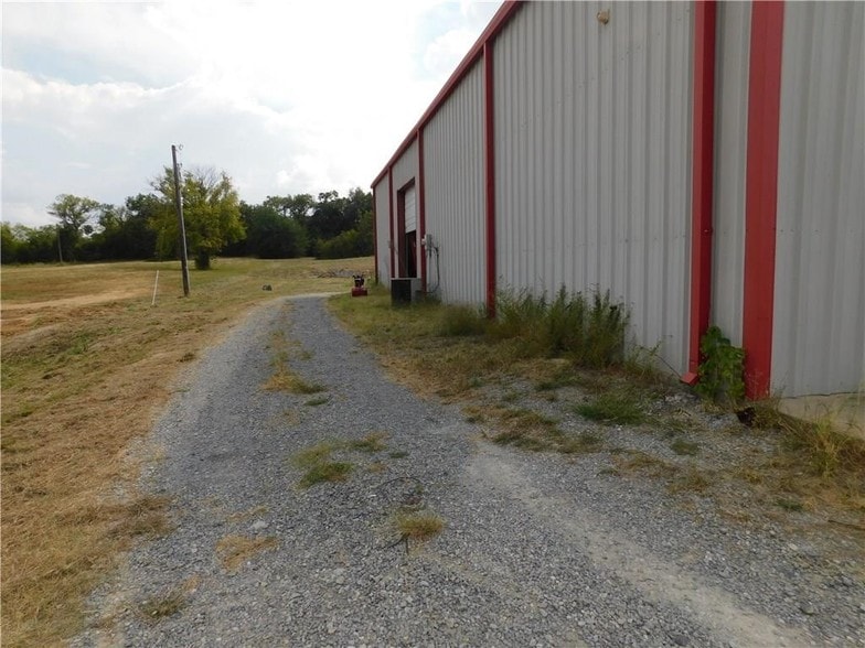 More Photos Of 1301 W Sam Rayburn Dr, Bonham Freestanding For Sale