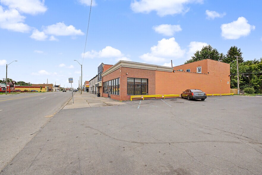 More Photos Of 19323 W Warren Ave, Detroit Storefront Retail Residential For Lease