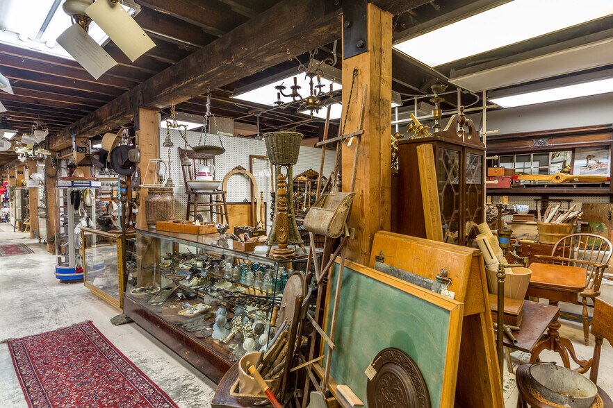 More Photos Of 802 Washington St, Port Townsend General Retail For Sale