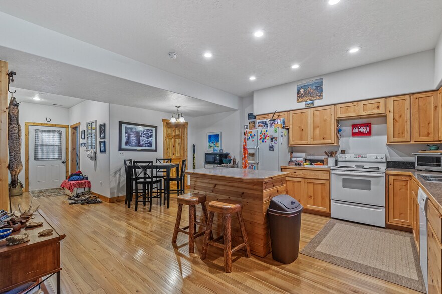 More Photos Of 302 Berger St, Riggins Apartments For Sale