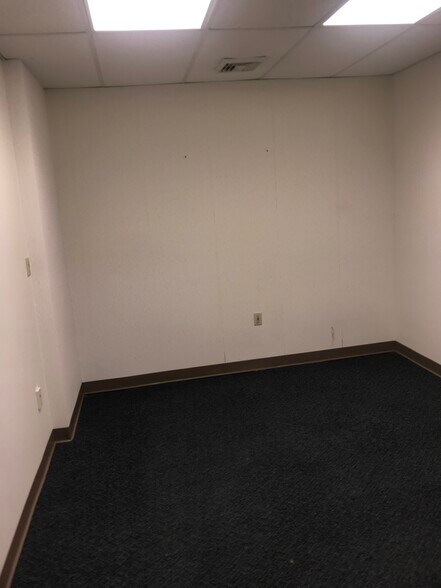 More Photos Of 227 N Jefferson St, New Castle Medical For Sale