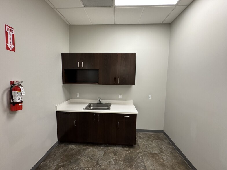 More Photos Of 975 Diablo Ave, Novato Freestanding For Lease