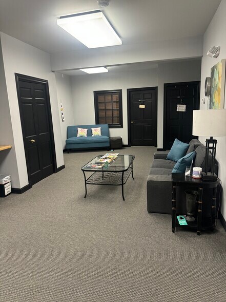 More Photos Of 1608 W Colonial Pky, Inverness Office For Lease