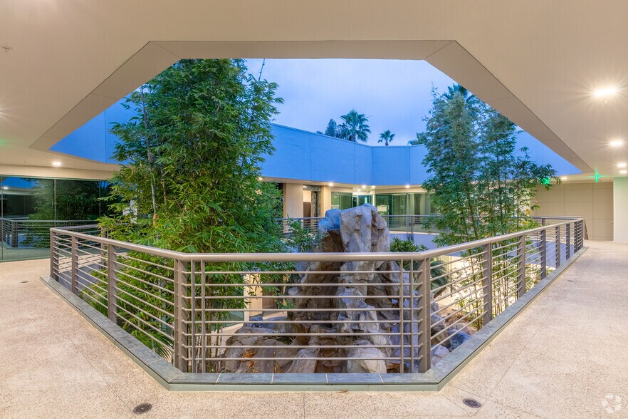 More Photos Of 171 Saxony Rd, Encinitas Medical For Lease