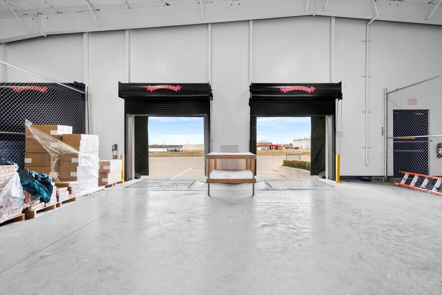 More Photos Of 820 S Central Expy, Anna Warehouse For Sale
