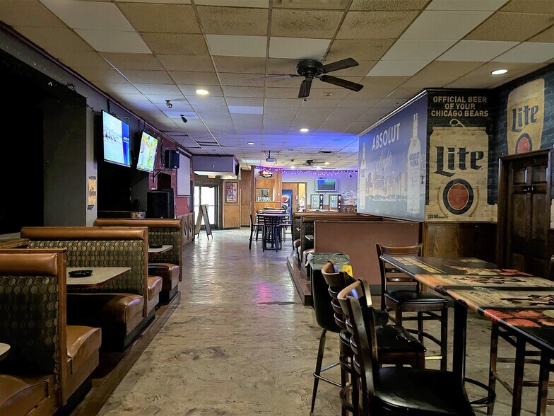 More Photos Of 1027 Sheffield Ave, Dyer Restaurant For Lease