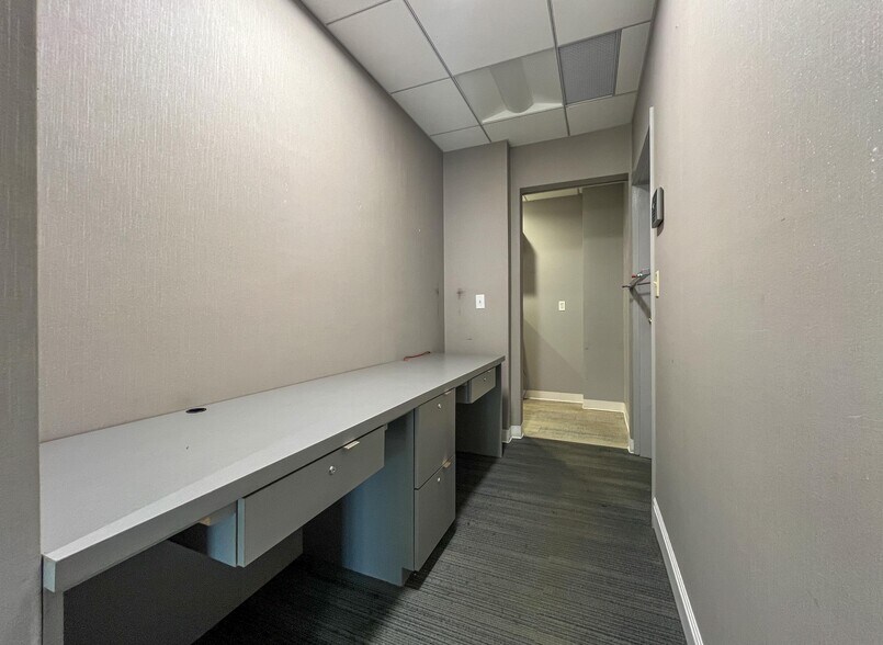 More Photos Of 101 1st Ave SW, Rochester Hotel For Lease