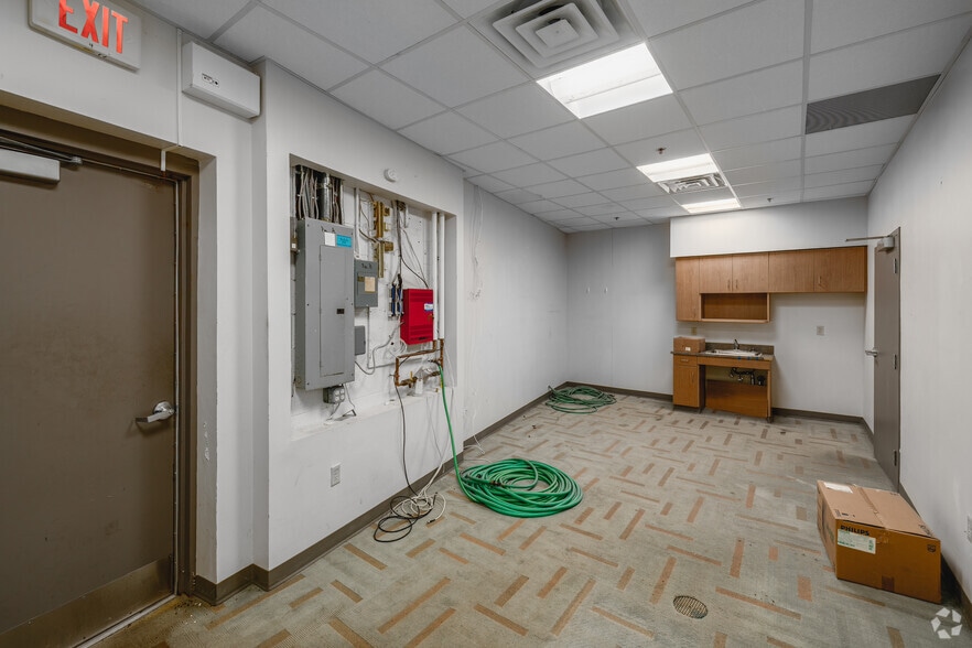 More Photos Of 3391 State Route 27, Franklin Park Storefront For Lease