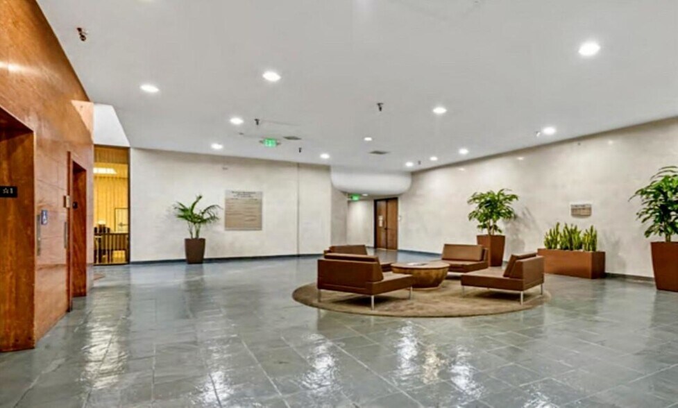 More Photos Of 21731 Ventura Blvd, Woodland Hills Medical For Lease