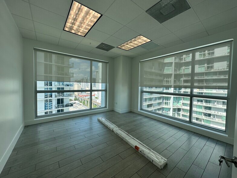 More Photos Of 175 SW 7th St, Miami Medical For Sale