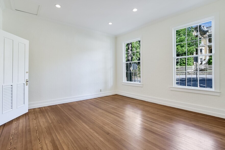 More Photos Of 610 Guadalupe St, Austin Office For Sale