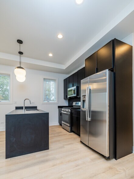 More Photos Of 6050 Eberhart ave, Chicago Apartments For Sale