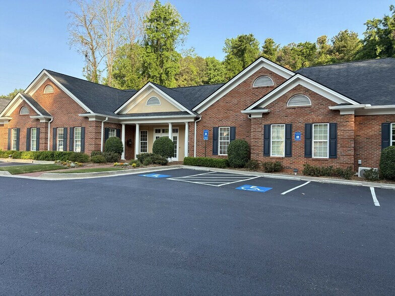 Primary Photo Of 726 S Enota Dr NE, Gainesville Office For Lease