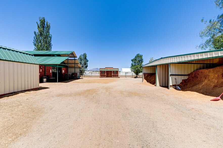 More Photos Of 7950 N Coyote Springs Rd, Prescott Valley Horse Stables For Sale