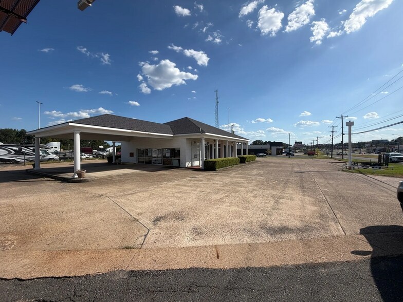 More Photos Of 9361 Mansfield Rd, Shreveport Office For Lease