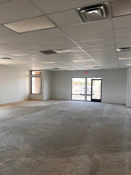 More Photos Of 3575 W Northern Ave, Phoenix Freestanding For Lease