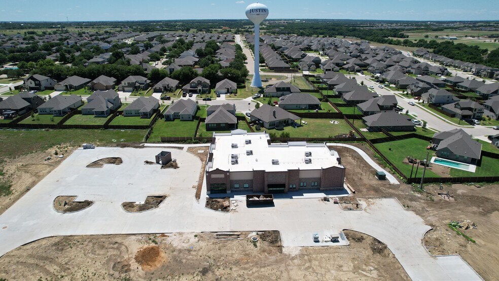 More Photos Of 514 Tally Blvd, Justin Medical For Sale
