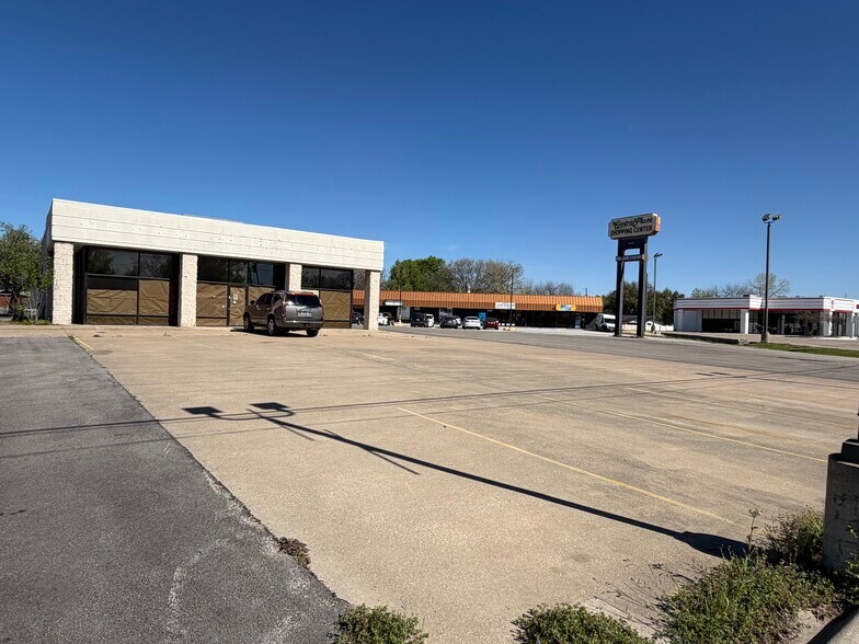 More Photos Of 8051 Boulevard 26, North Richland Hills Flex For Sale