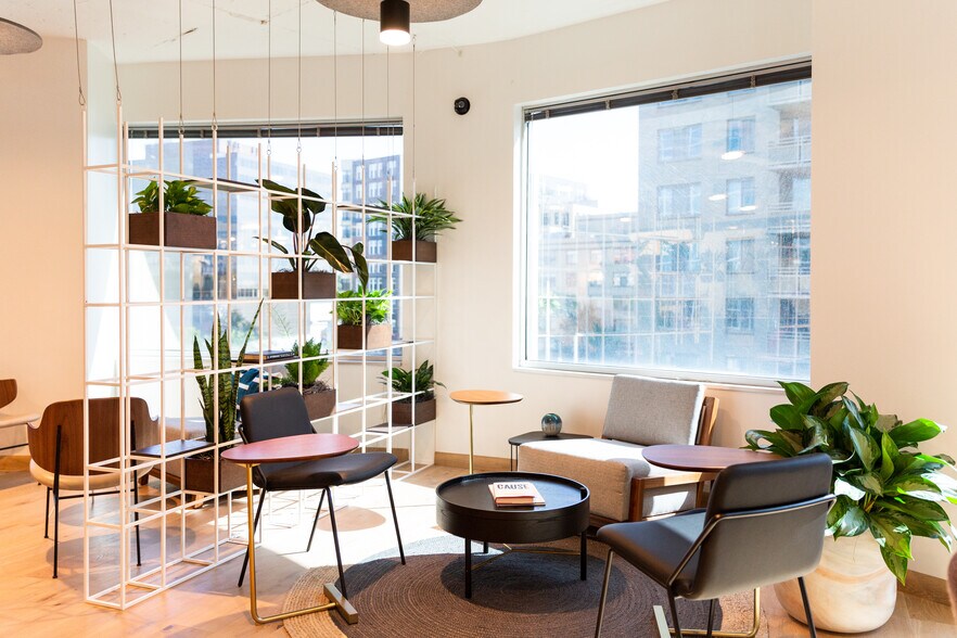 More Photos Of 7200 Wisconsin Ave, Bethesda Office For Lease