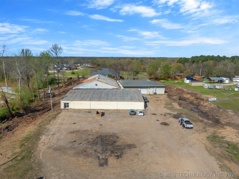 More Photos Of 1506 S Park Dr, Broken Bow Warehouse For Sale