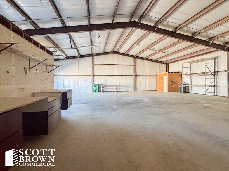 More Photos Of 900 Utility Rd, Sanger Unknown For Lease