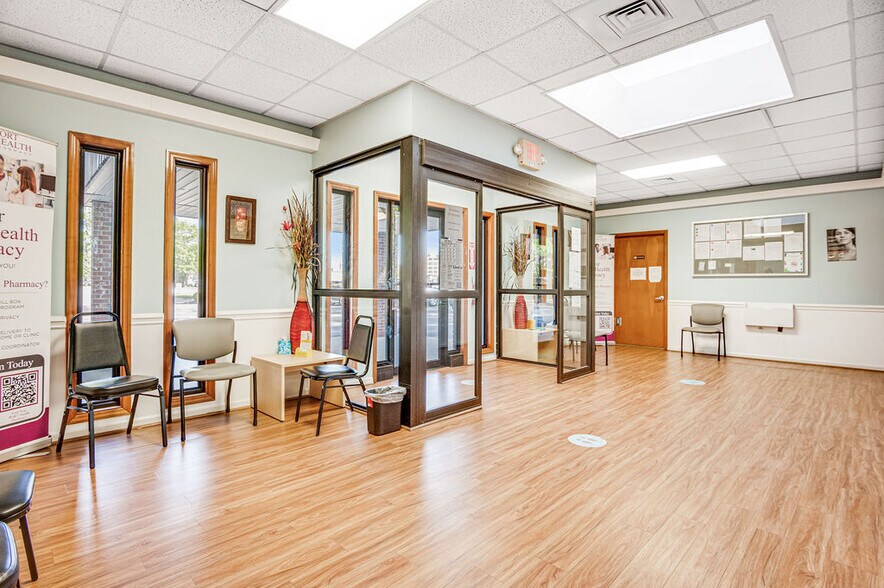 More Photos Of 231 Memorial Dr, Jacksonville Medical For Sale