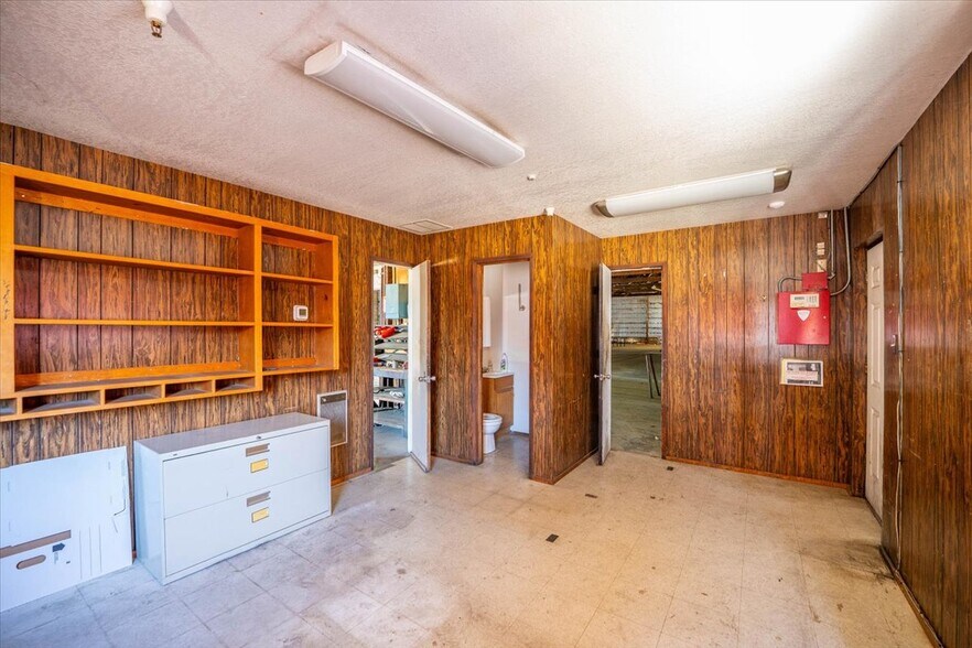 More Photos Of 3308 Cyclone Ct, Cottonwood Warehouse For Lease