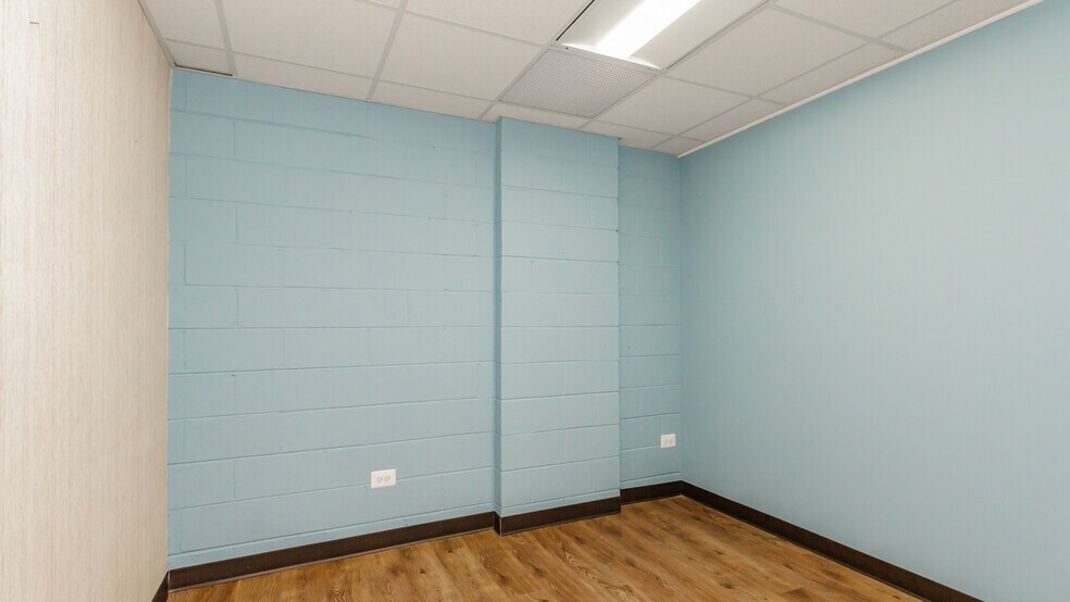 More Photos Of 6039 W Belmont Ave, Chicago Medical For Lease