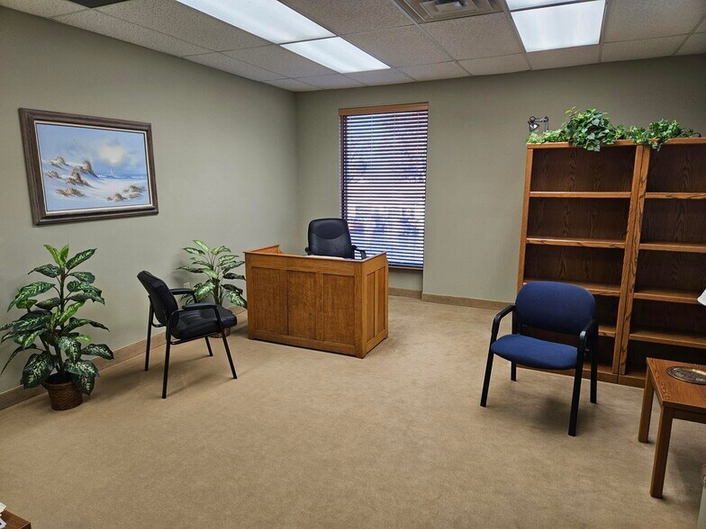 More Photos Of 1523 S Green River Rd, Evansville Office Residential For Lease