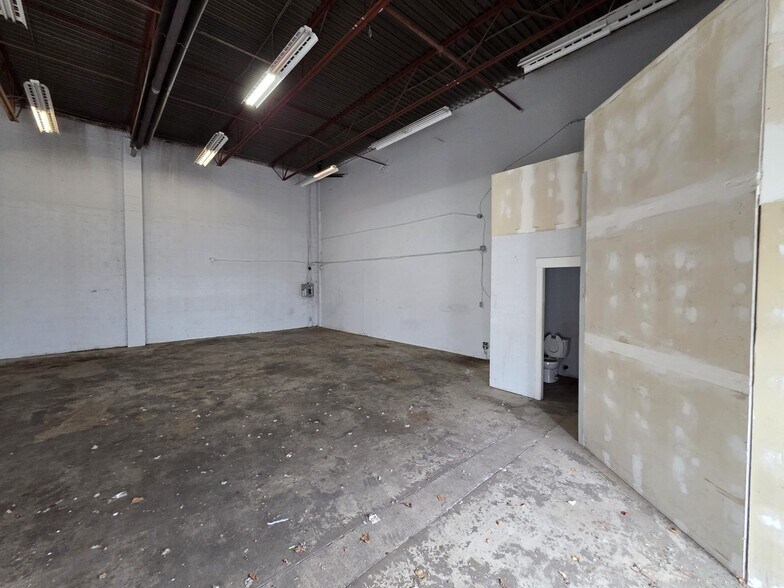 More Photos Of 20111-20121 Industrial Ave, Langley Warehouse For Lease