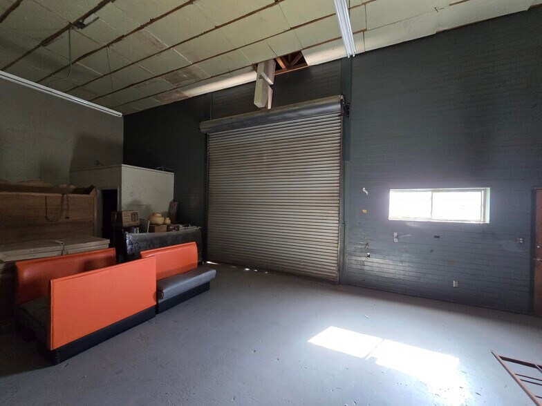 More Photos Of 107 S Ascarate St, El Paso Flex For Sale