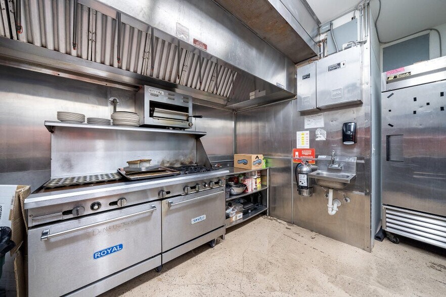 More Photos Of 1505 Pacific Ave NW, Oceanside Hotel For Sale